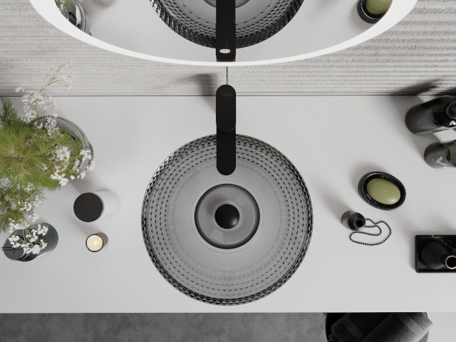 Encimera blanca del armario de baño