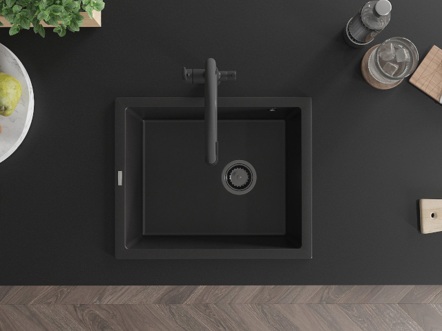 Fregadero de acero bajo encimera