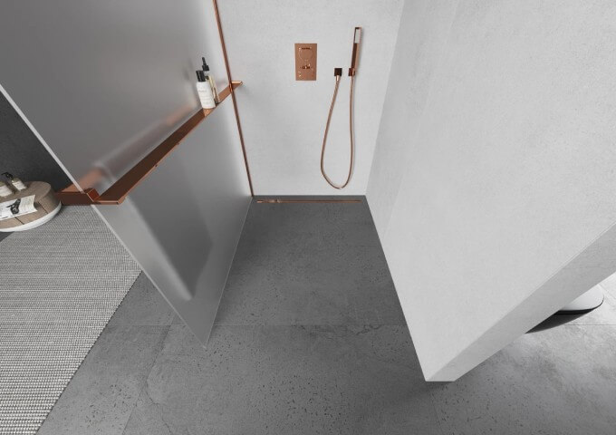 Baño con paneles vinílicos de hormigón