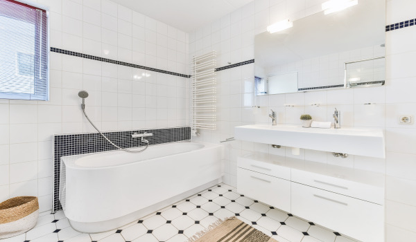 ¿Cómo elegir el revestimiento para la bañera?