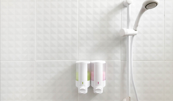 ¿A qué altura se debe instalar un jabonero?