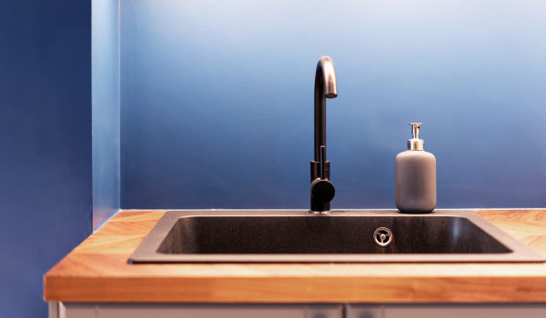 ¿Cómo reparar un dispensador de jabón?