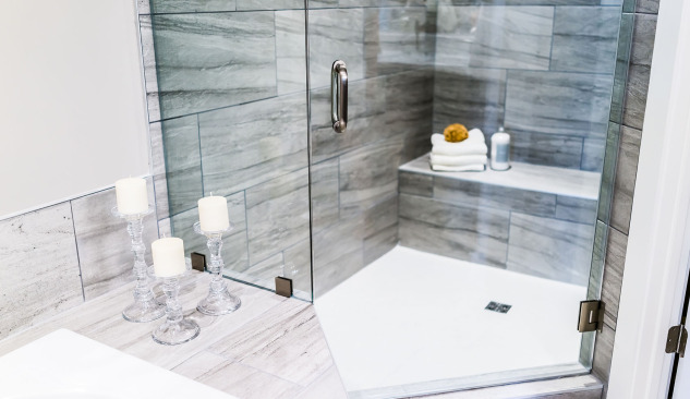 ¿Qué plato de ducha elegir: plano o profundo?