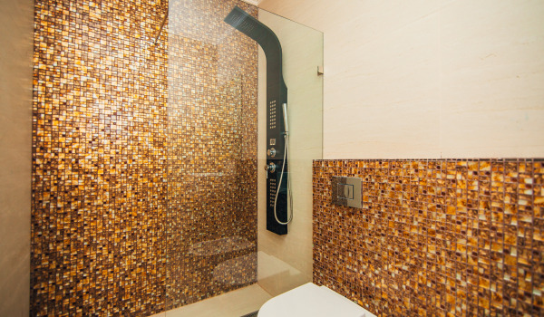 ¿Cómo elegir un panel de ducha?