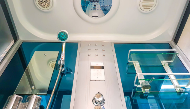 ¿Cómo se debe limpiar la cabina de ducha?