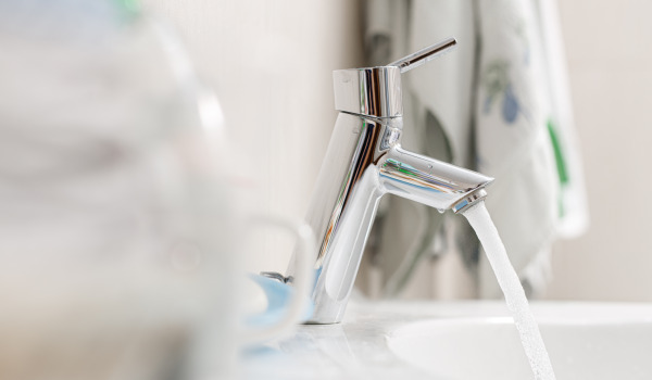 Caliente-frío, es decir, grifos de lavabo con termostato