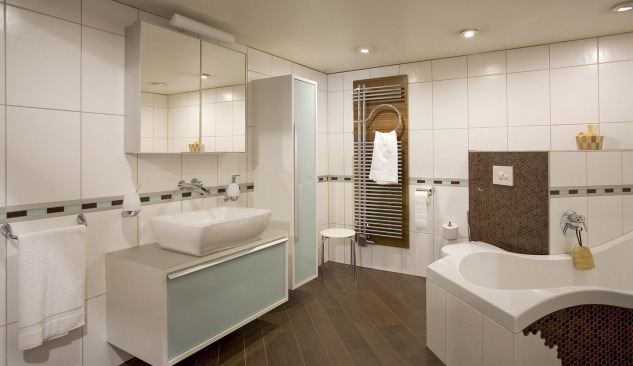 Tamaño e iluminación del armario con espejo