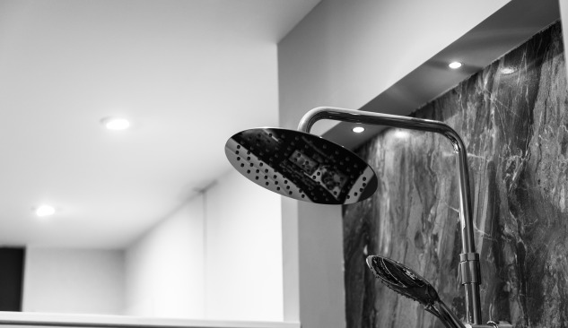 Decoración en blanco y negro en tu baño