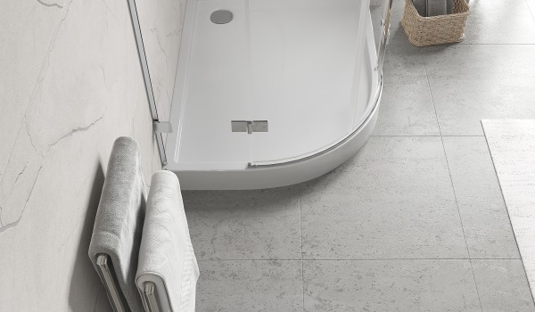 Plato de ducha semirredondo asimétrico para el baño