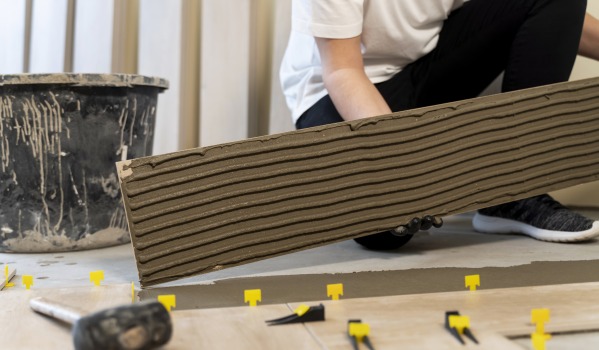 Lista de precios de colocación de azulejos en 2025: ¿cuánto cuesta realmente la cerámica?