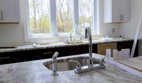 ¿Cómo renovar un fregadero de granito?