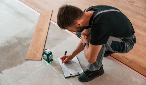 ¿Cómo preparar el suelo para los paneles?