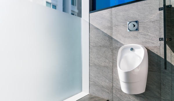 ¿Urinal en casa? ¿Tiene sentido? Ventajas, desventajas y cuándo vale la pena decidirse