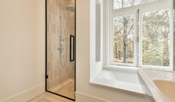 Cómo ahorrar agua en la ducha: soluciones de productos que vale la pena implementar