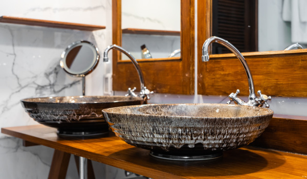 ¿Cómo cuidar un lavabo sobre encimera?