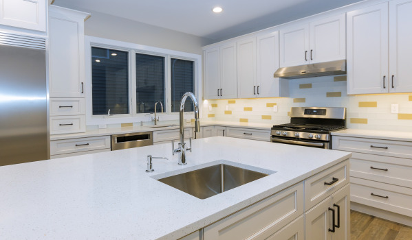 ¿Qué líquido verter en el dispensador de cocina?