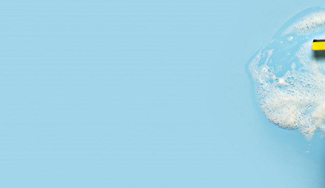 ¿Cómo limpiar un panel de bañera?