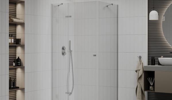 Acogedor baño: combinación de paredes beige con cabina de ducha