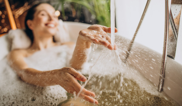 Baño pequeño con bañera: ¿cómo diseñarlo?