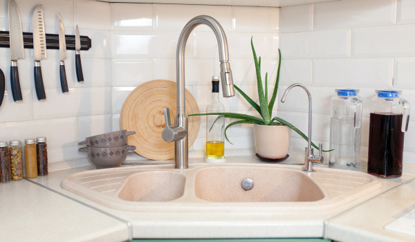 Fregadero esquinero en la cocina - ¿es práctico?