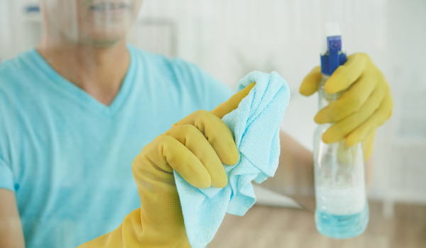 ¿Cómo eliminar el sarro de la cabina de ducha?