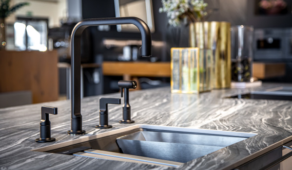 Grifo negro en la cocina. ¿Es una buena idea?