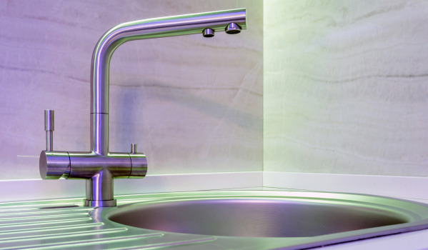 Fregadero de granito rayado: ¿cómo eliminar los arañazos?