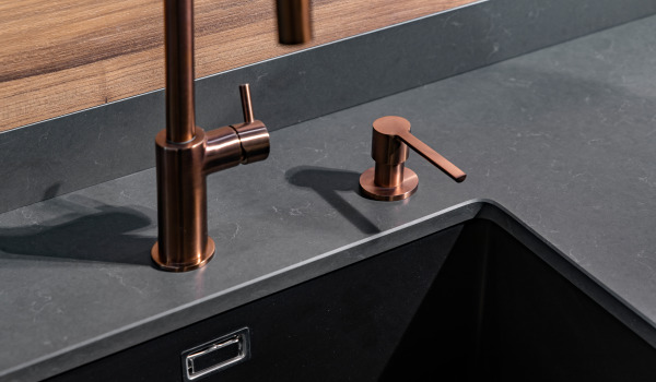 Fregadero con dispensador, es decir, un fregadero práctico