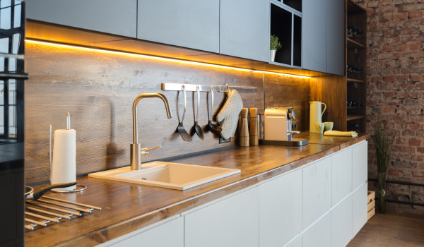 Qué poner entre los muebles en la cocina: ¡renuévala económica y rápidamente con nosotros!