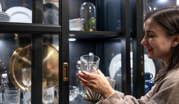 Vitrina: un mueble no obvio para la cocina