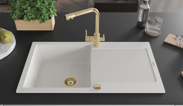 Grifo de cocina dorado y lujoso