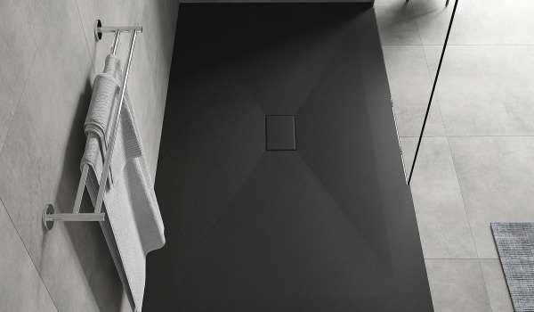 Plato de ducha con estructura de piedra