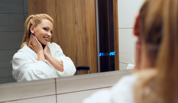 ¿Cómo terminar un espejo adherido?