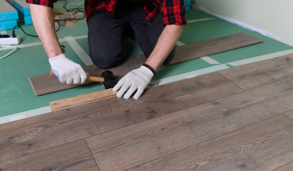 ¿Son adecuados los paneles de vinilo para el baño?