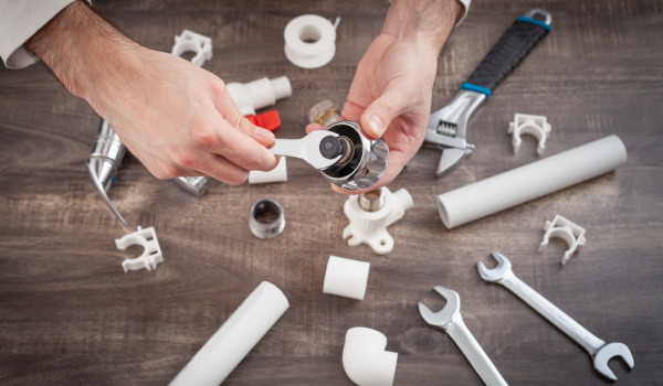 ¿Cómo montar un plato de ducha cuadrado?