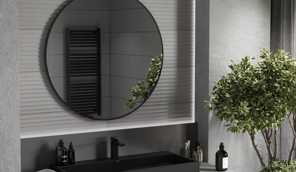 Baño oscuro en estilo industrial