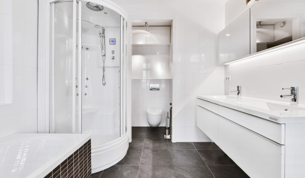 Cabinas de ducha con plato o sin plato: ¿cuál elegir?