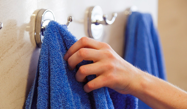 ¿Dónde es mejor pegar ganchos sin invasión?