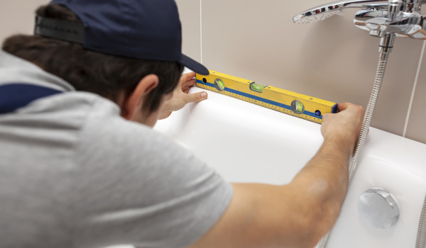 ¿Cómo elegir la altura de una bañera rectangular?